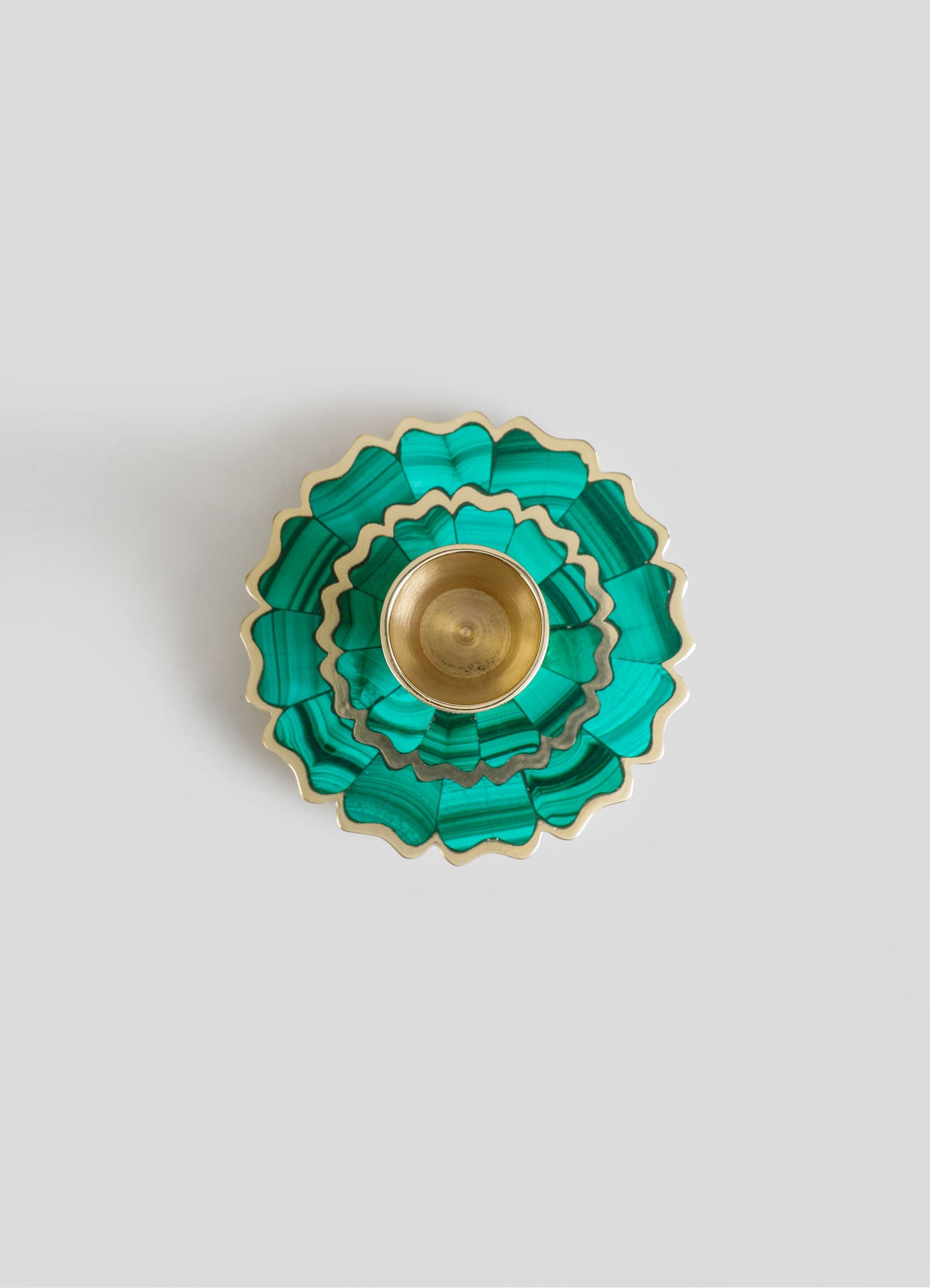 Decorative tray with layered scalloped edges in vibrant turquoise and black, made of polished malachite and edge details in brass. The tray features a round brass insert in the center.