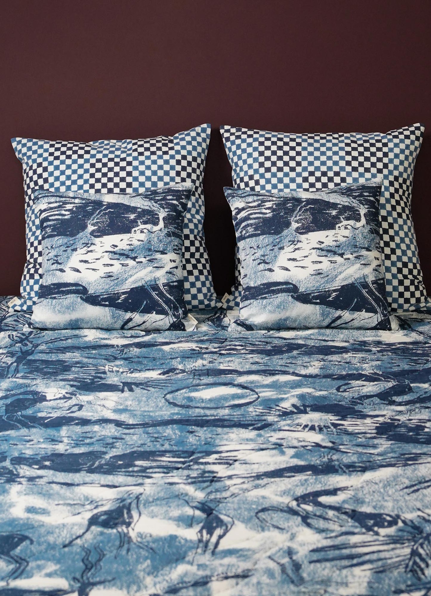 Bedding set with blue and white matching bedspread viya