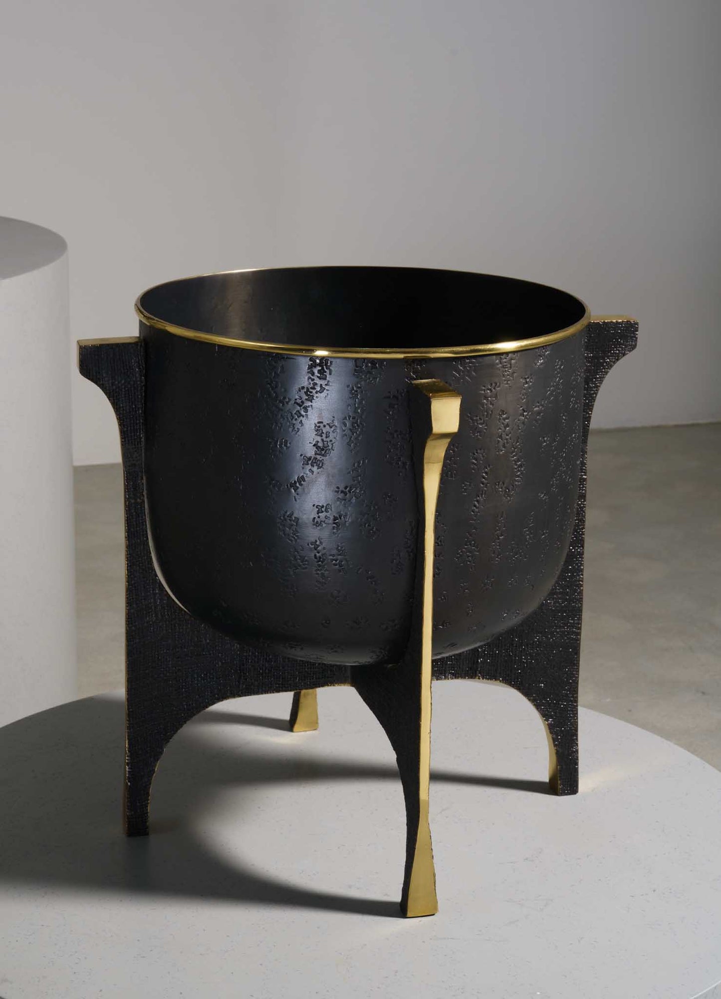Viya Bronze Planter