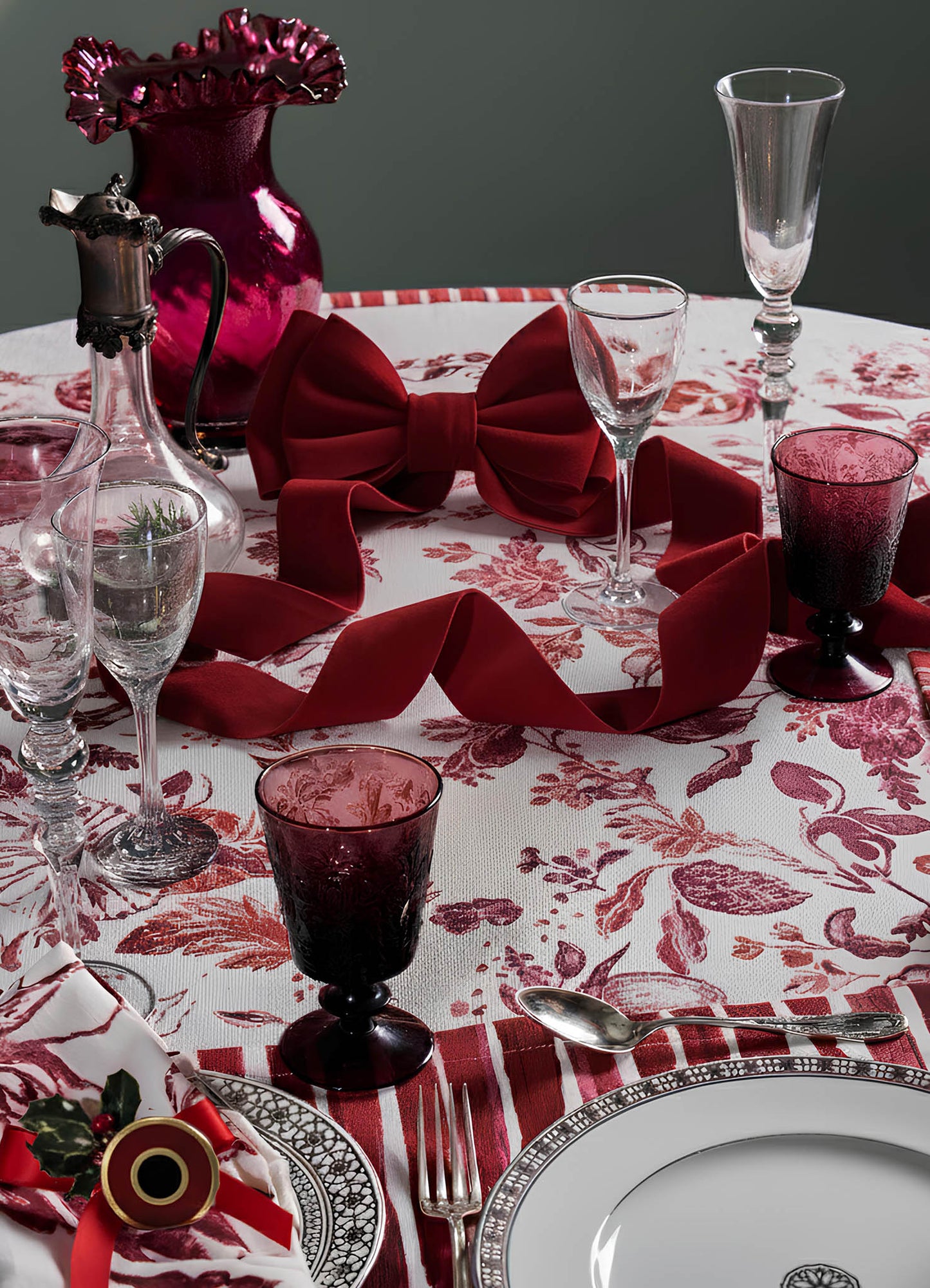 Create a celebratory atmosphere with Viya’s Orchard Red Table Cloth, evoking the vibrant hues of an Indian pomegranate. Pair with elegant plates and napkins for a festive table setting.